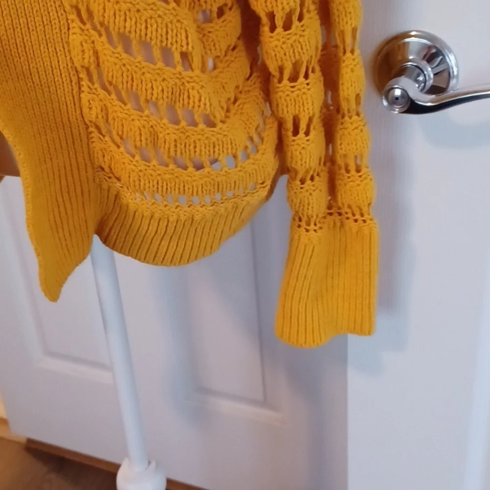 -- Yellow Open-Knit Women's Cardigan - Picture 4 of 8